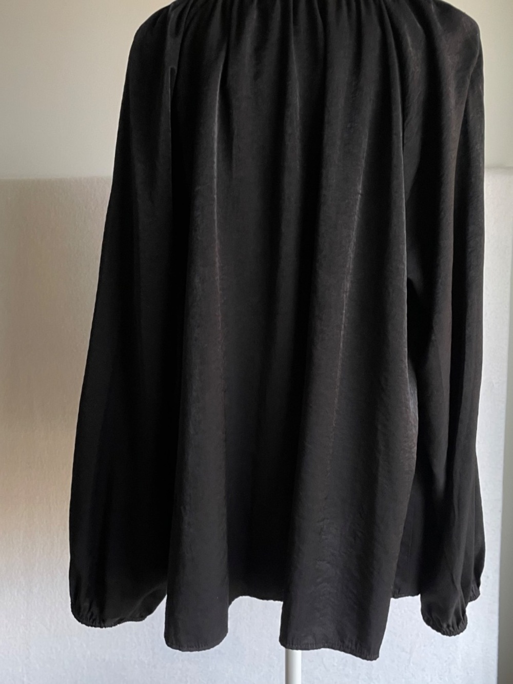 Ava & Viv Black Tunic Blouse with Keyhole and Tie Front, Size 2X - Picture 7 of 13